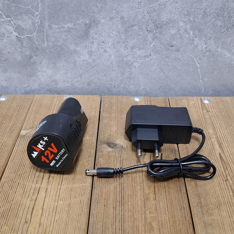 دریل پیچ گوشتی شارژی صنعتی سه نظام 10 میلی متری 12 ولت مکث اچ ام تی مدل 12V /Li_ion کد1 مجموعه 4 عددی