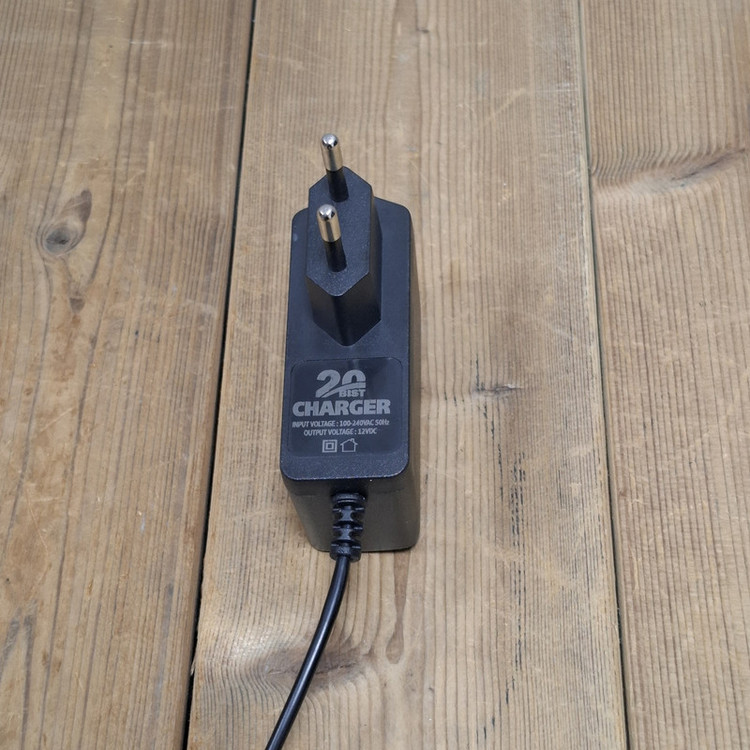 مجموعه شارژر و باتری دریل شارژی 12 ولت 1/5 آمپر بیست مدل Li_ion 12V مجموعه 2 عددی