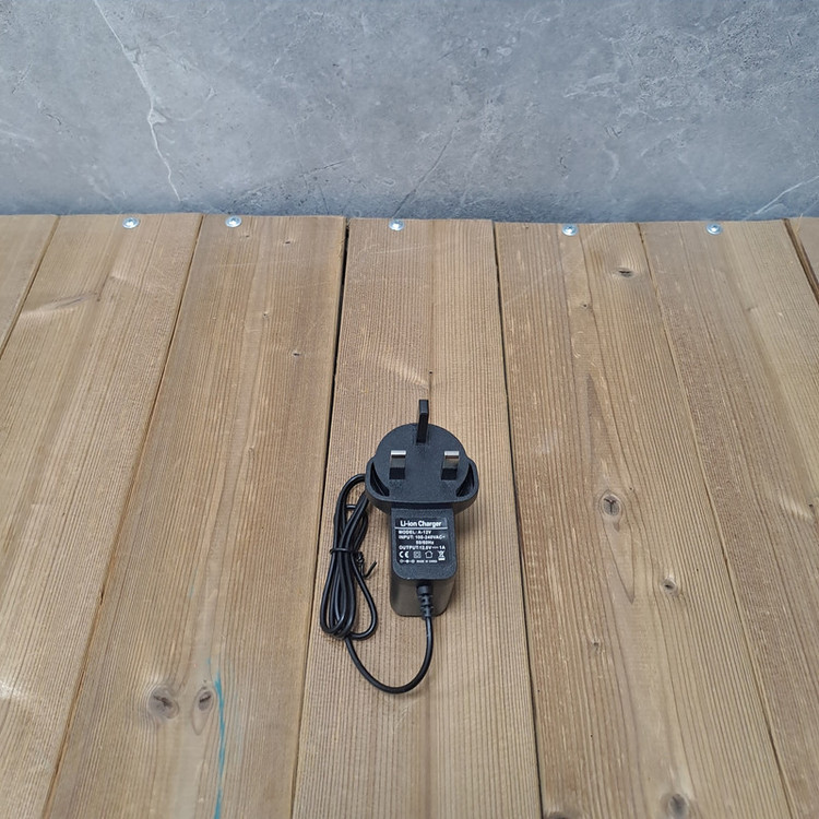 شارژر باتری لیتیومی مدل 12.6V_1A